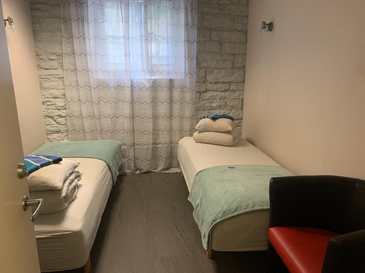 Hostel Bedroom With Private Bathroom *
