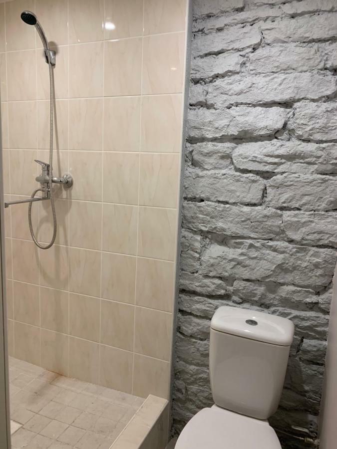 Bedroom With Private Bathroom *
