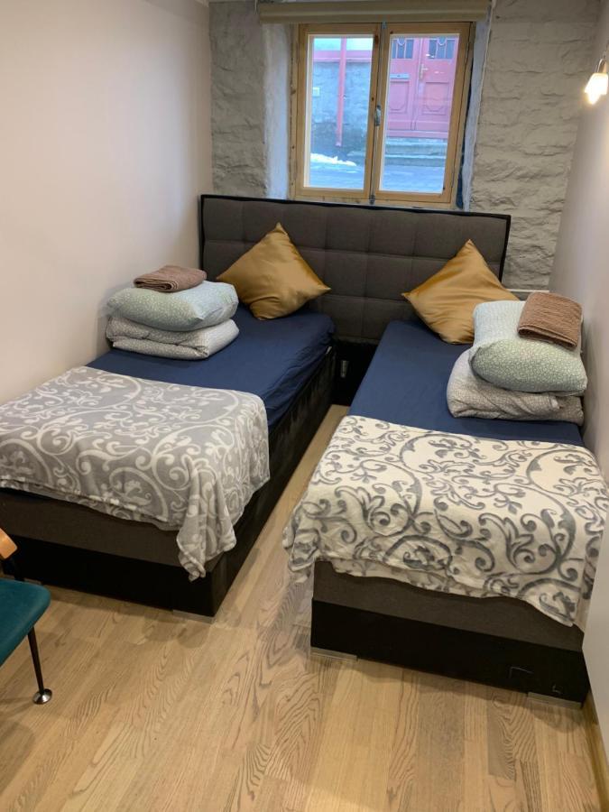Hostel Bedroom With Private Bathroom *