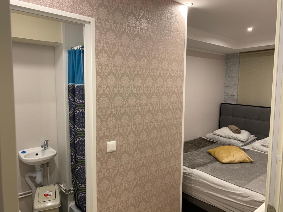 Hostel Bedroom With Private Bathroom *
